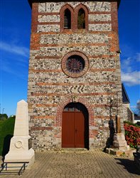 �glise de la Trinit� et le Monument aux Morts (Tocqueville-sur-Eu) - Petit-Caux